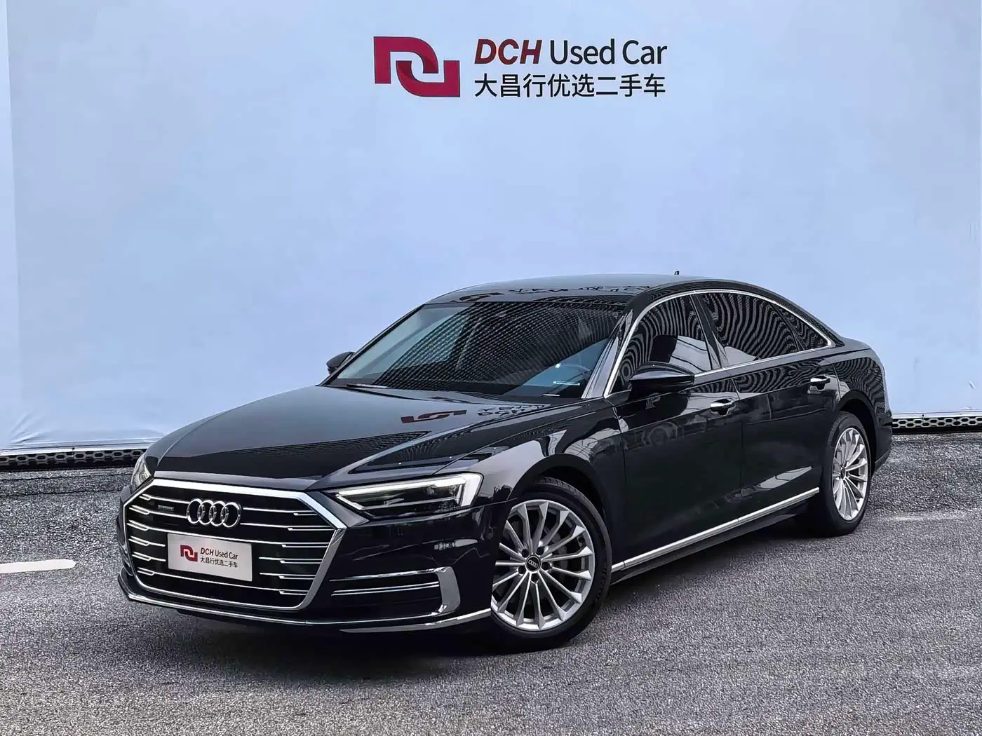 Audi A8 2022 — Photo 1/18