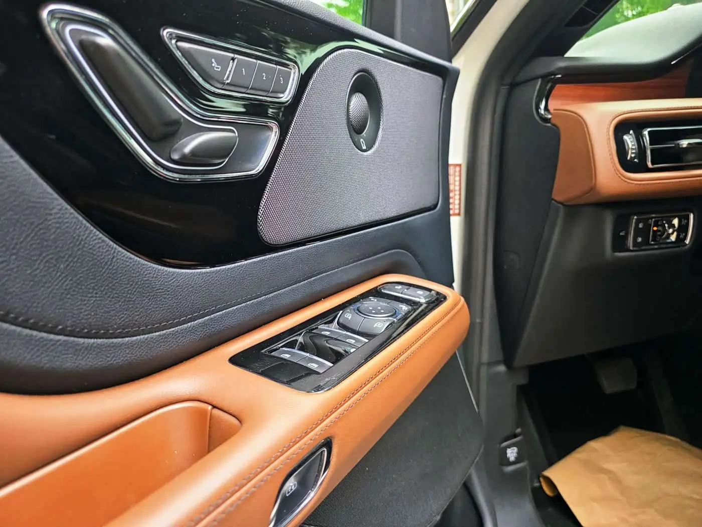 Lincoln Aviator 2023 — Photo 20/20