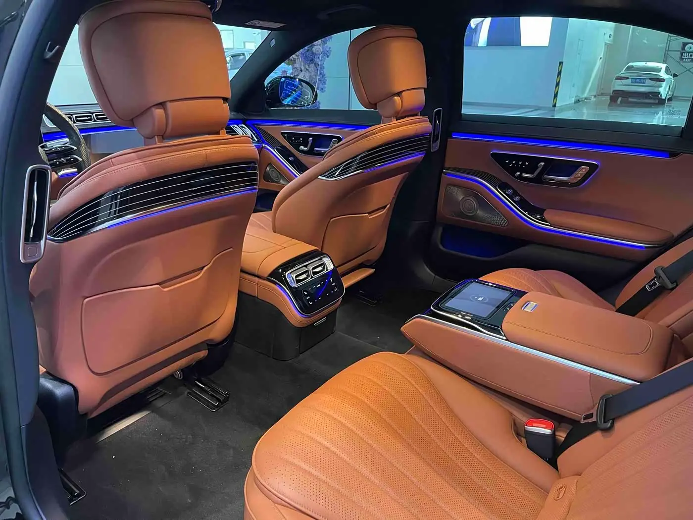 Mercedes-Benz S-Class 2023 — Фото 10/11