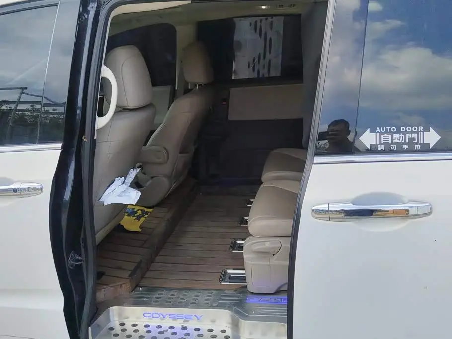 Honda Odyssey 2017 — Şəkil 11/16