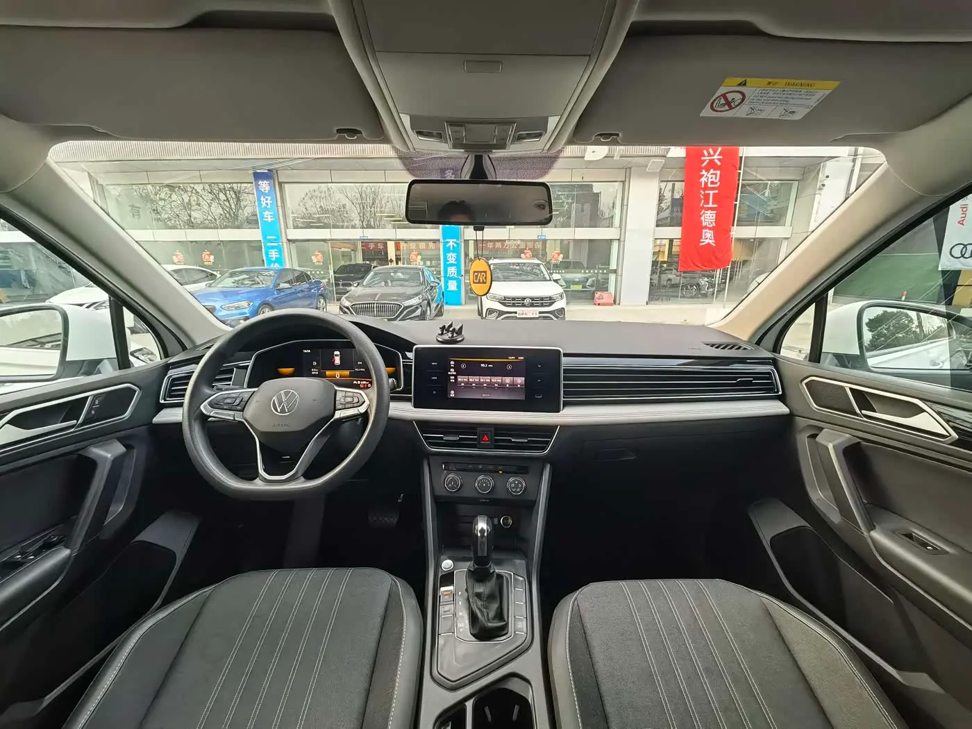 Volkswagen Tiguan L 2022 — Şəkil 9/17