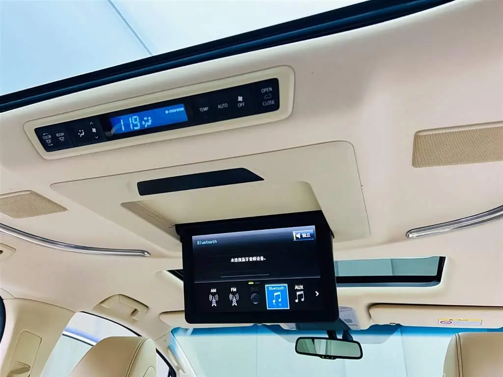 Toyota Alphard 2017 — Photo 17/17