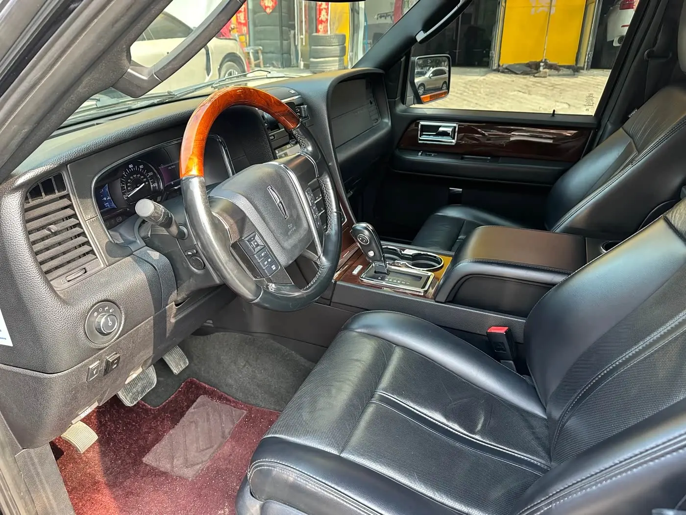 Lincoln Navigator 2018 — Photo 9/9