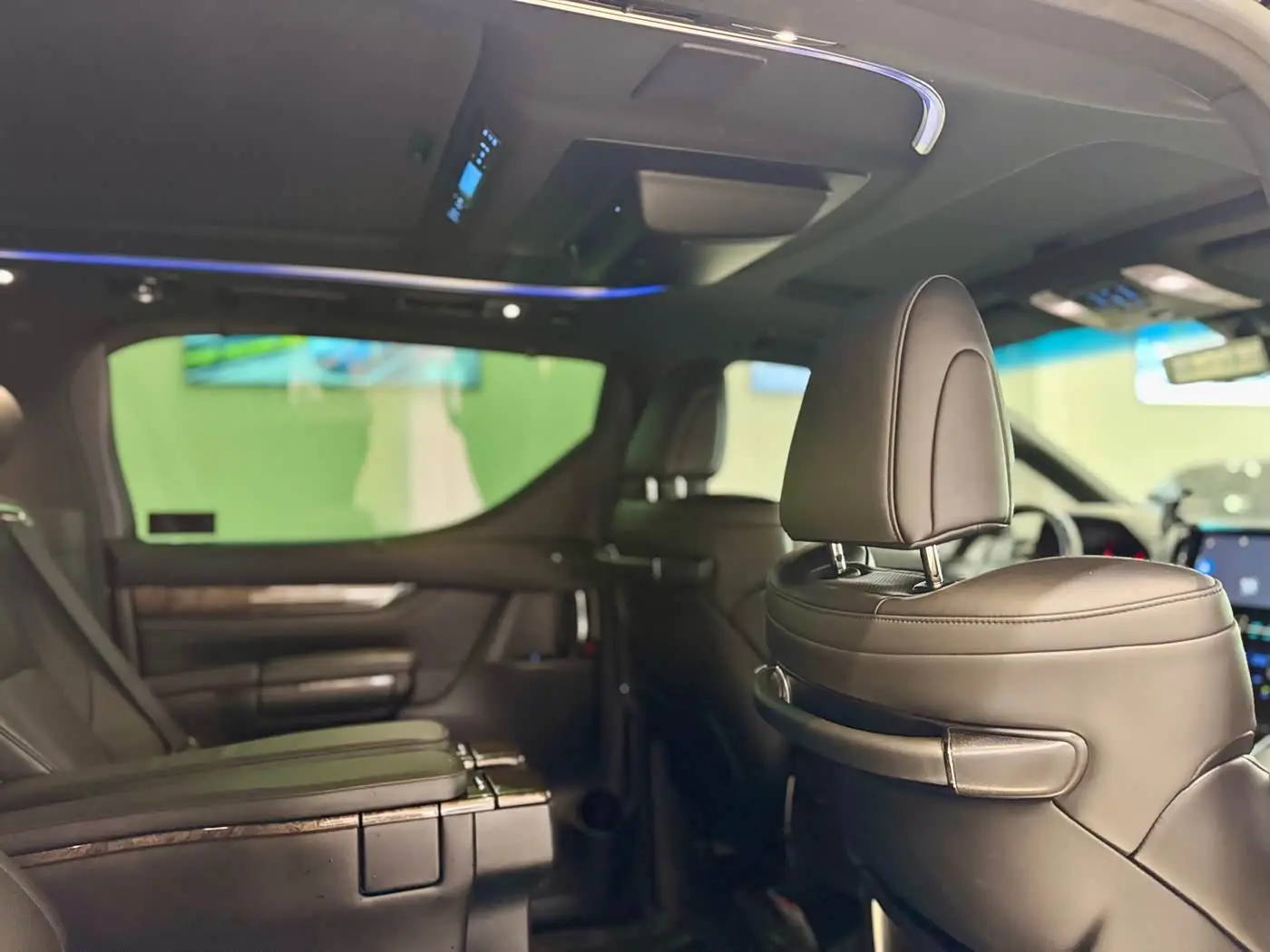 Toyota Alphard 2020 — Photo 11/16