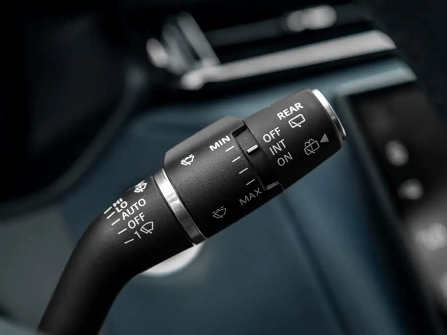 Land Rover Range Rover Velar 2024 — Фото 12/20