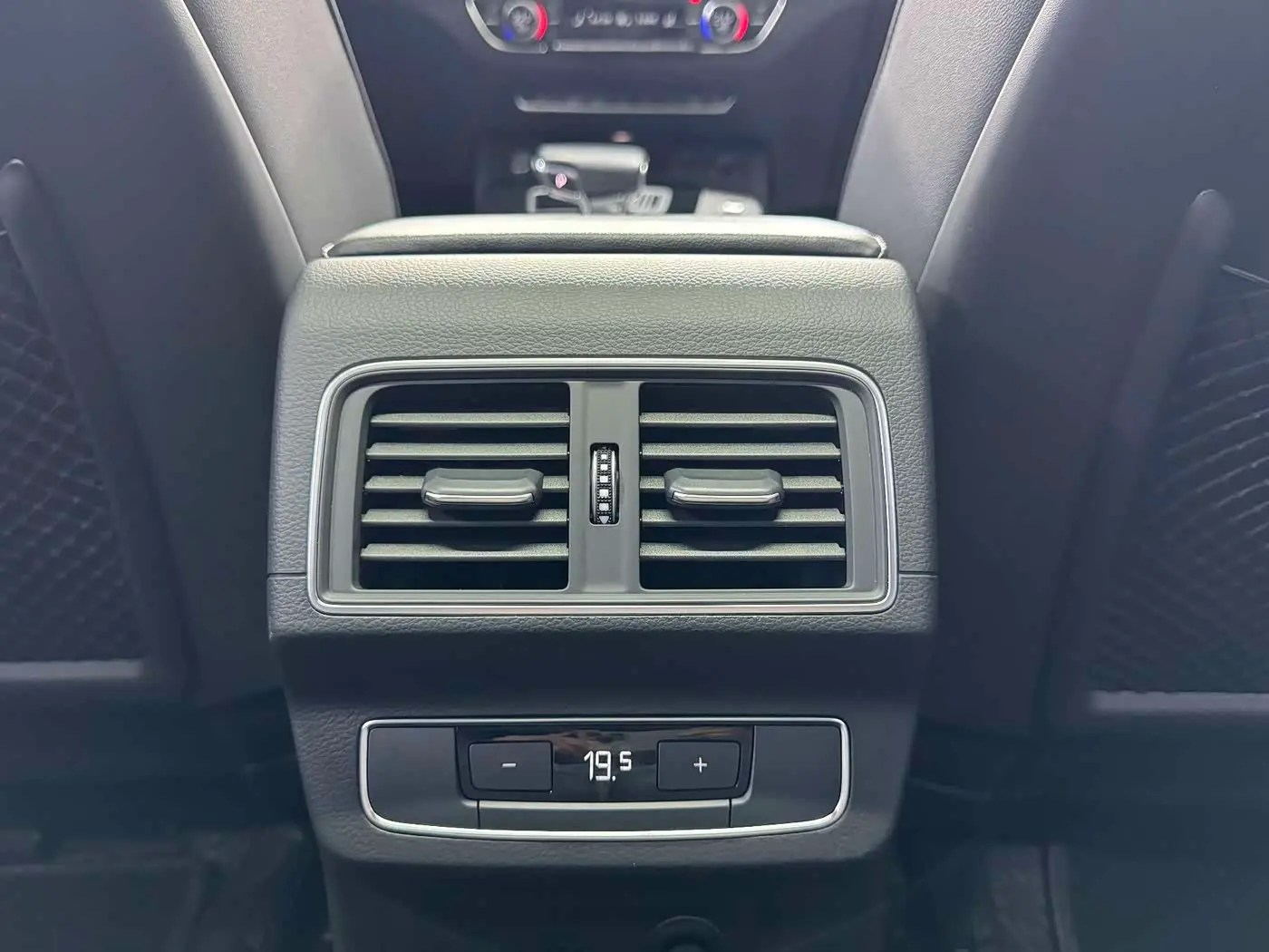 Audi Q5L Sportback 2021 — Photo 17/19