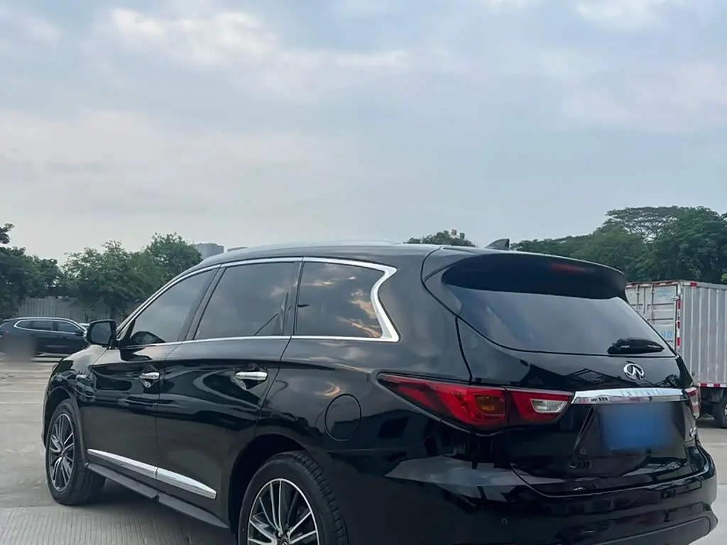 Infiniti QX60 2021 — Photo 8/18