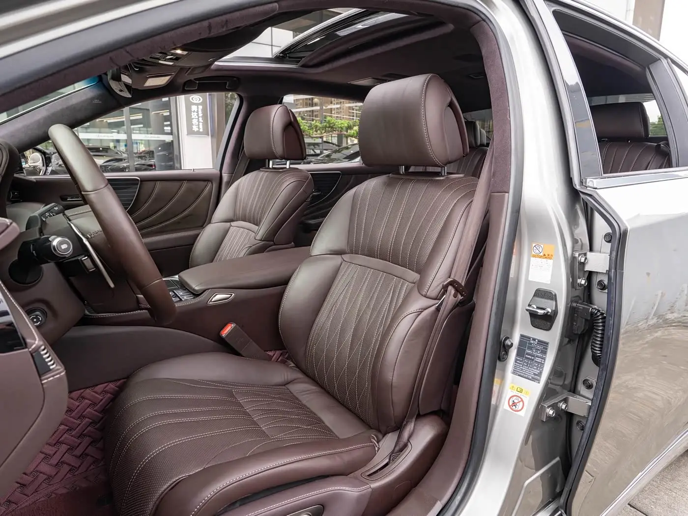 Lexus LS 2018 — Photo 11/20