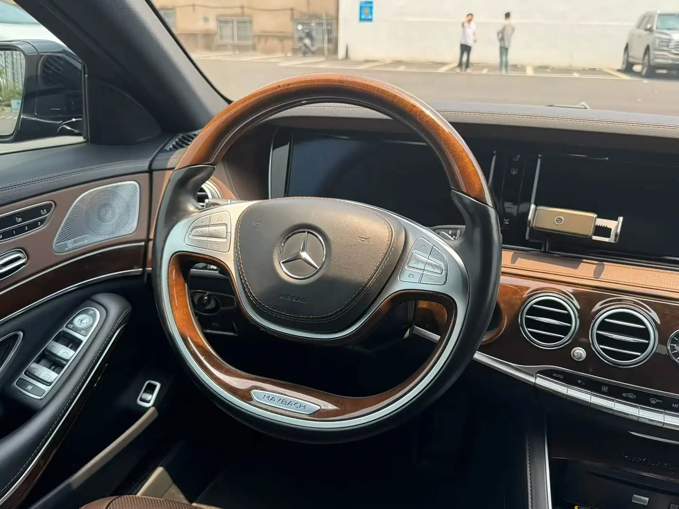Mercedes-Benz Maybach S-Class 2016 — Фото 8/9