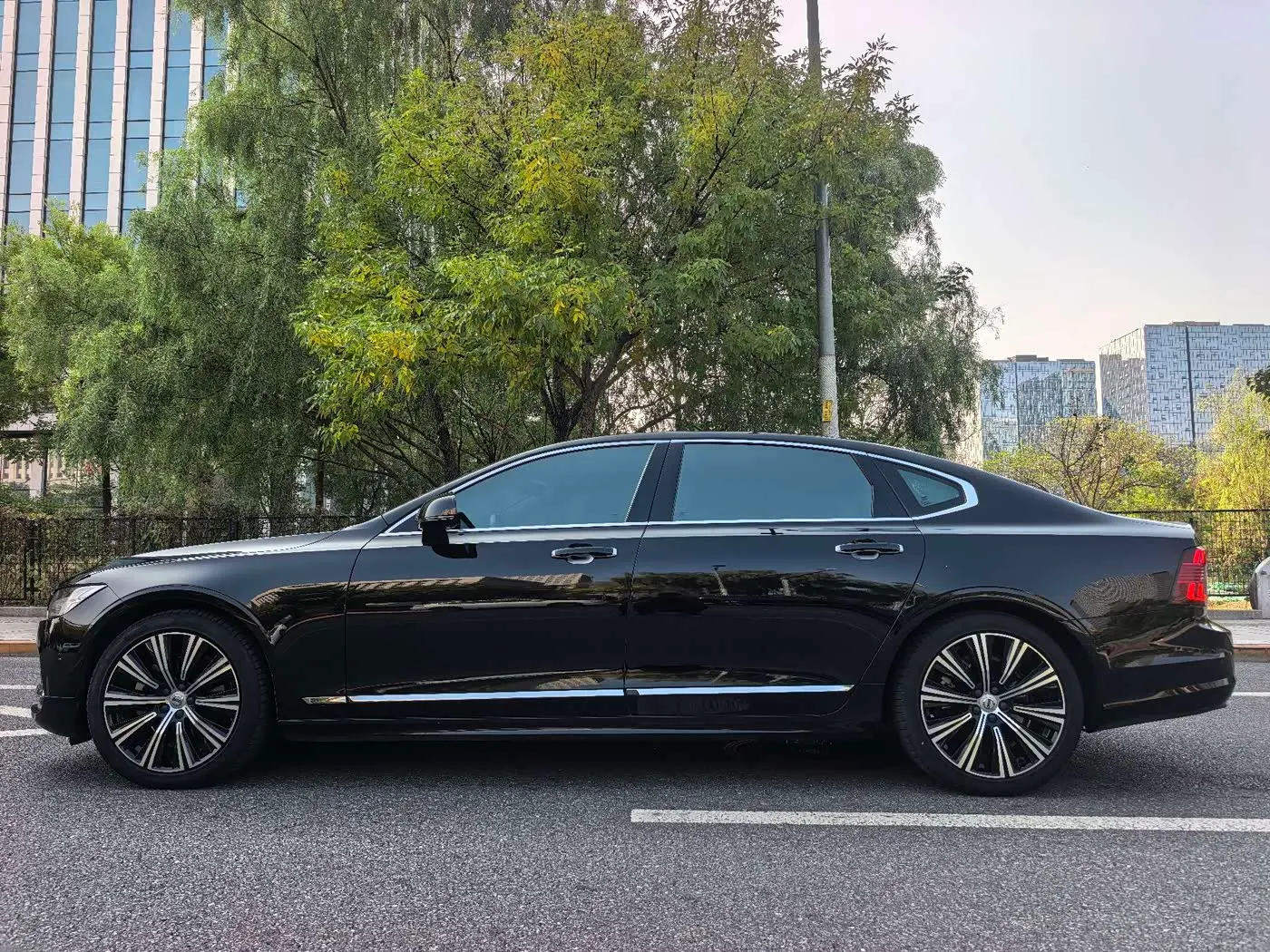 Volvo S90 2022 — Photo 4/20