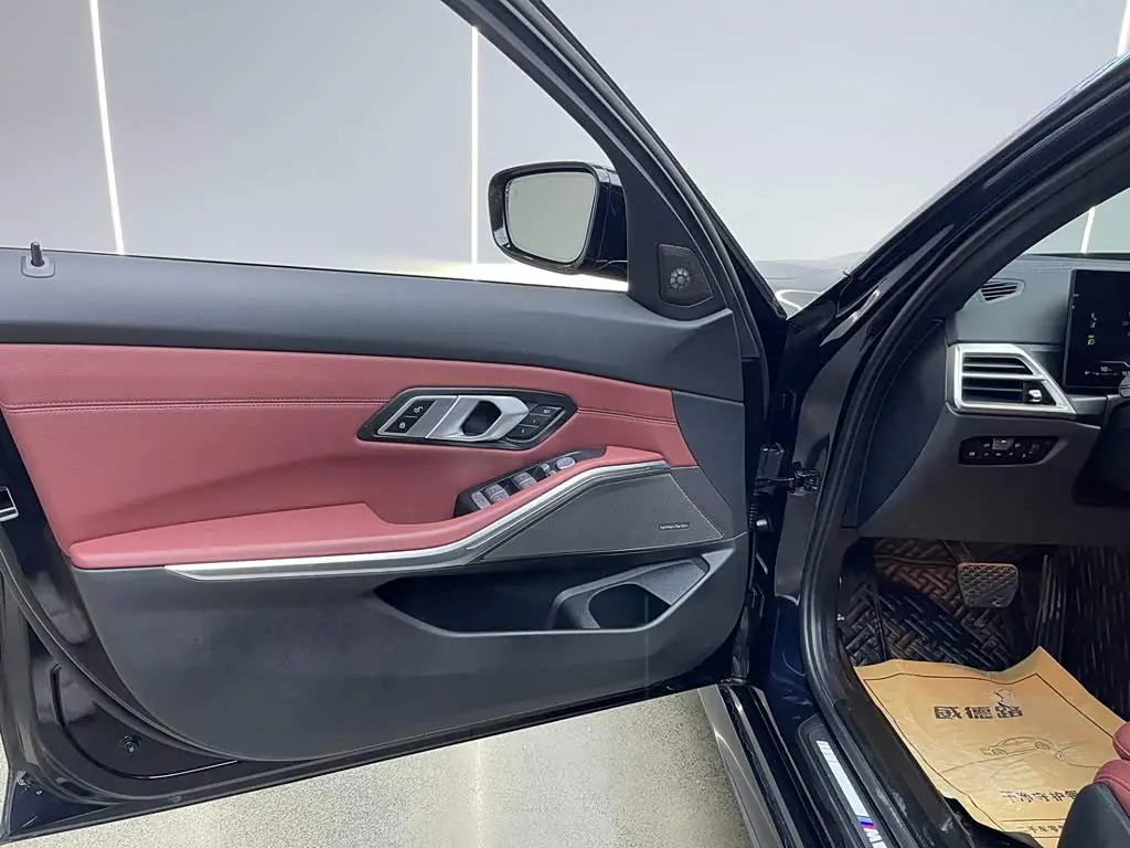 BMW 3 Series 2025 — Photo 10/20