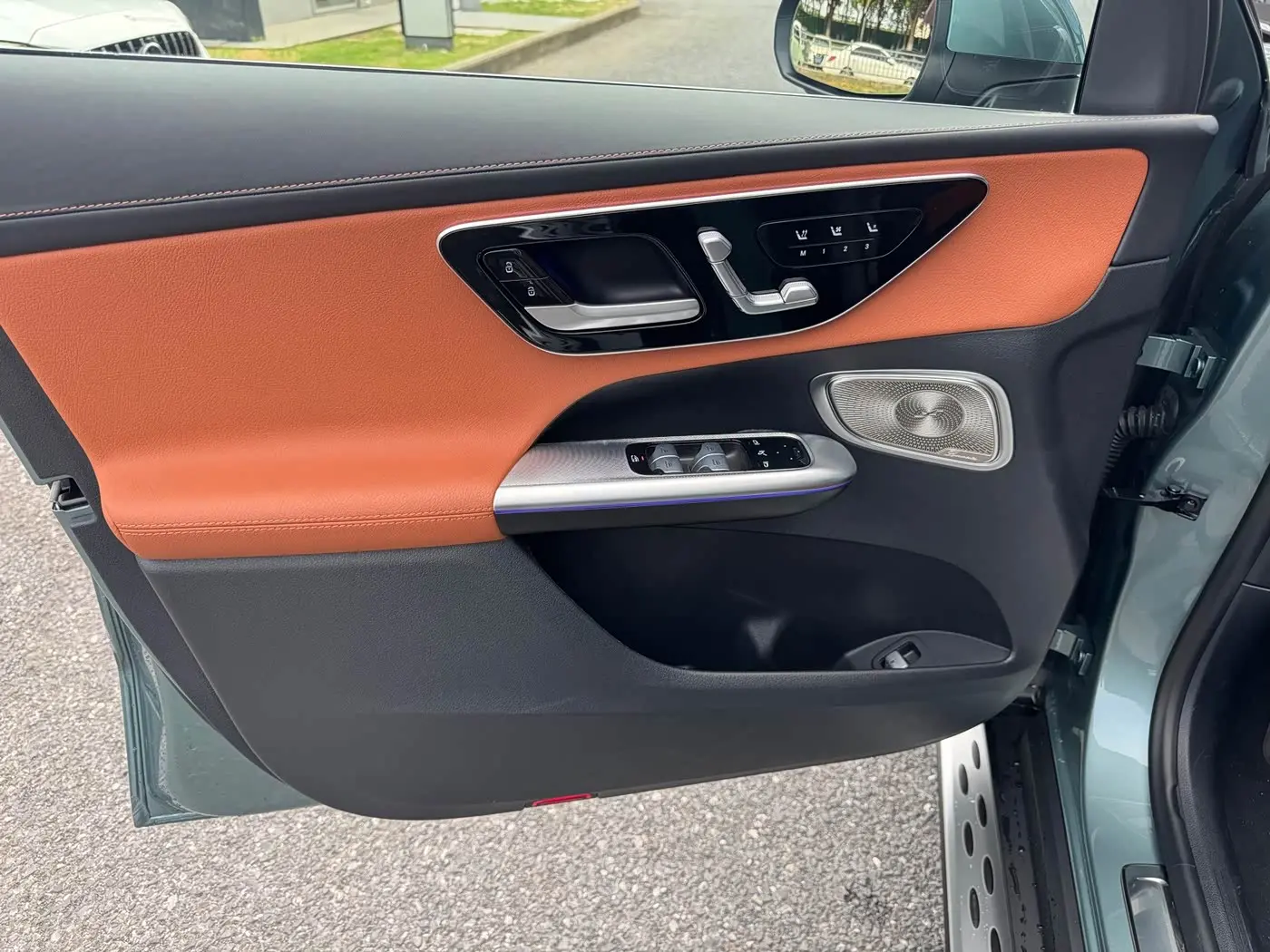 Mercedes-Benz GLC New Energy 2026 — Photo 12/17