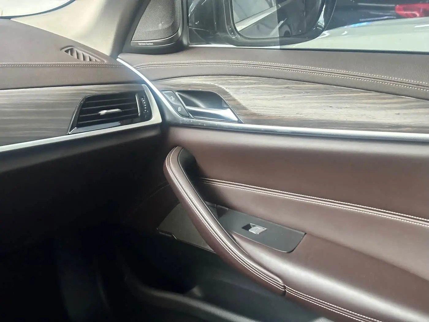 BMW 5 Series 2020 — Photo 15/20