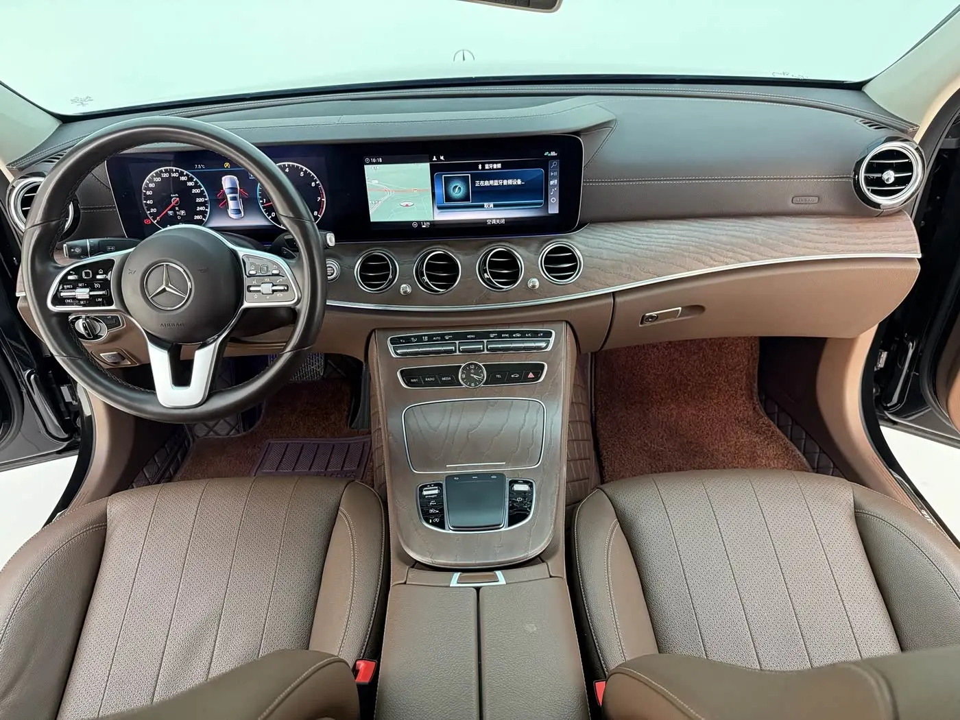 Mercedes-Benz E-Class 2020 — ფოტო 16/20