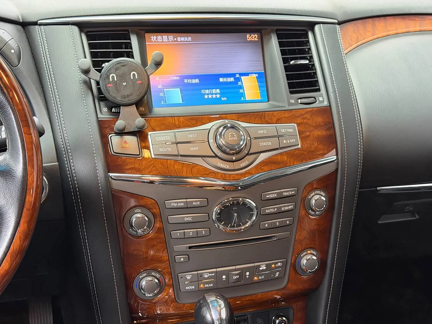 Infiniti QX80 2017 — Şəkil 18/20