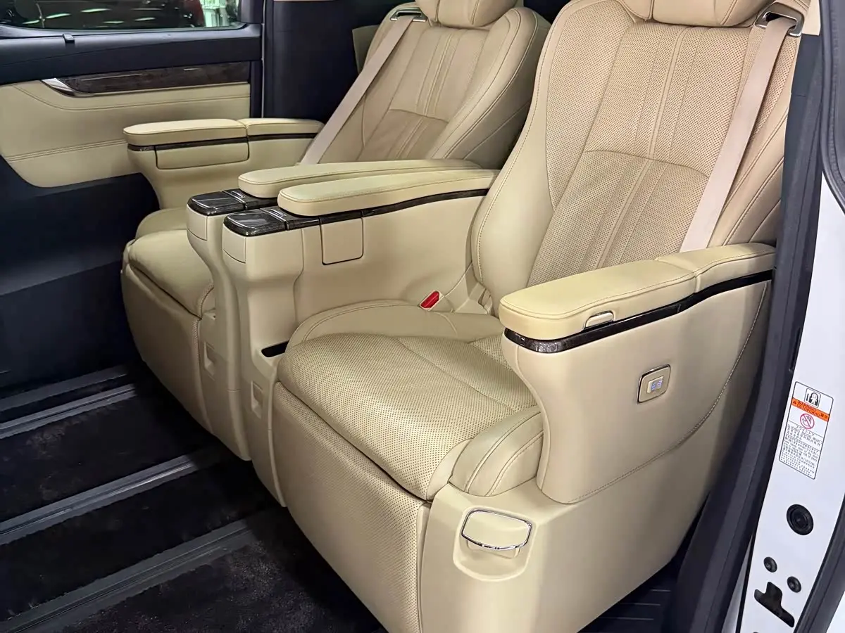 Toyota Alphard 2019 — Photo 3/9