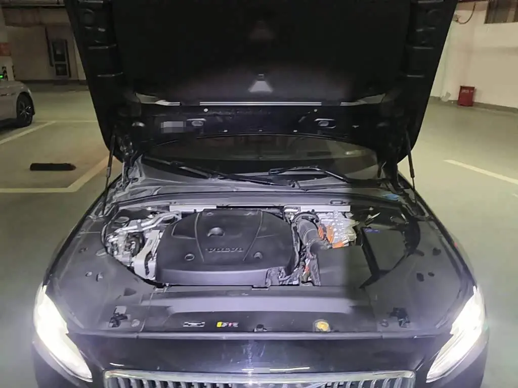 Volvo S90 Plug-in Hybrid 2023 — Фото 3/13