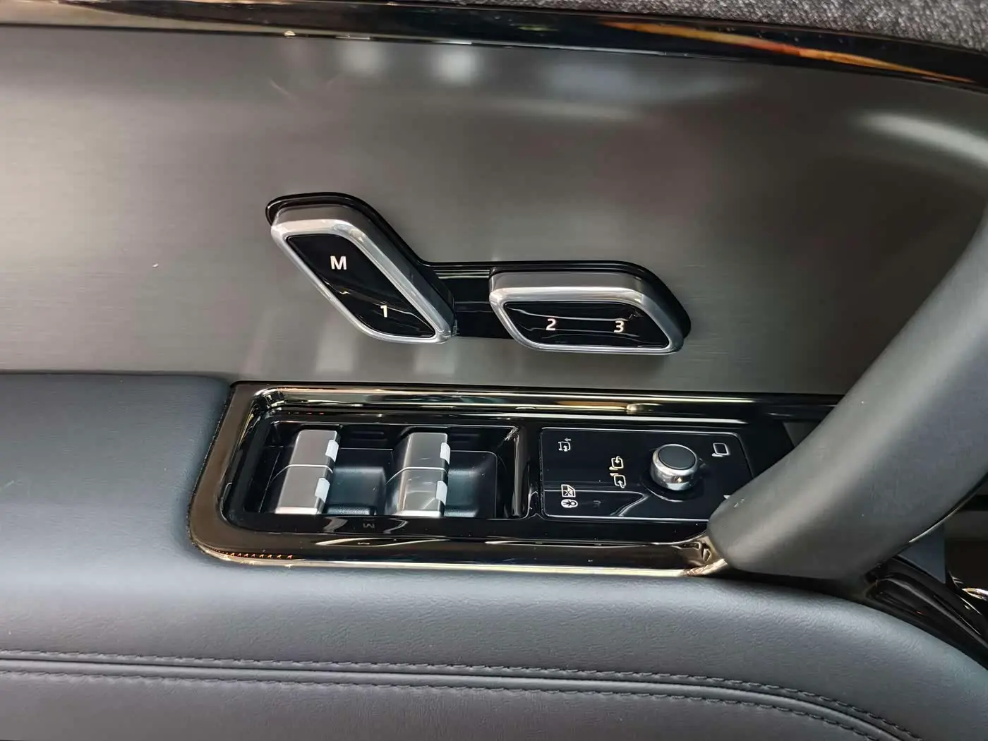 Land Rover Range Rover Sport 2024 — Фото 14/17