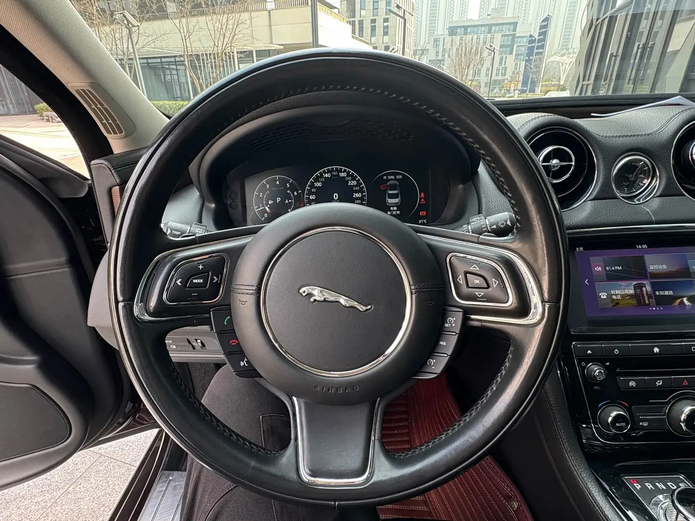 Jaguar XJ 2018 — Şəkil 15/20
