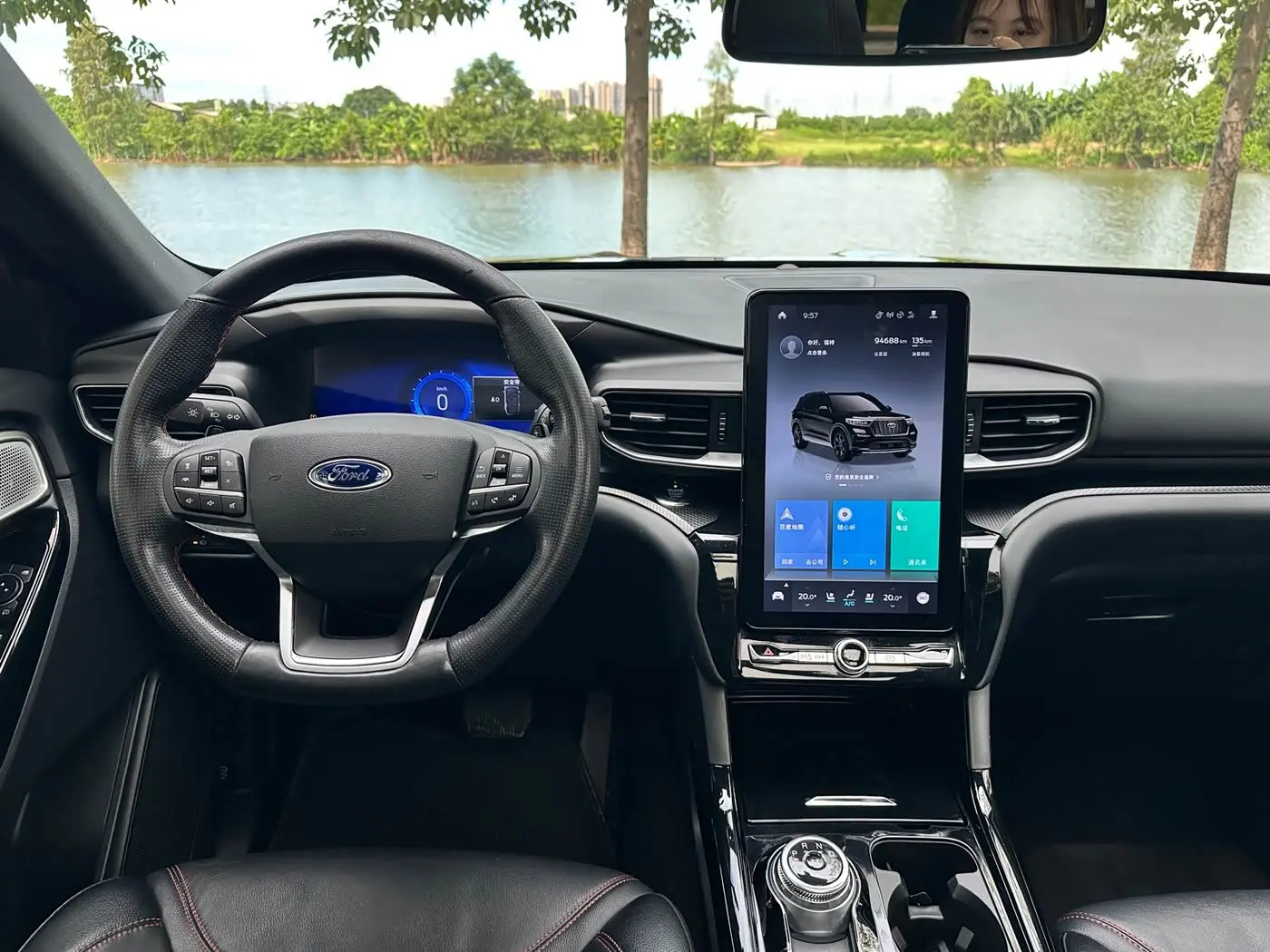 Ford Explorer 2021 — Photo 16/20
