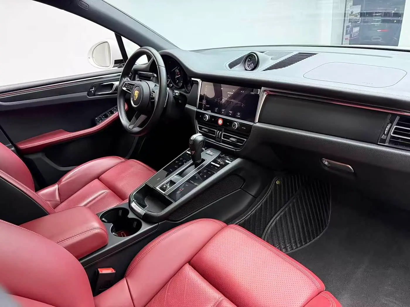 Porsche Macan 2024 — Photo 4/16