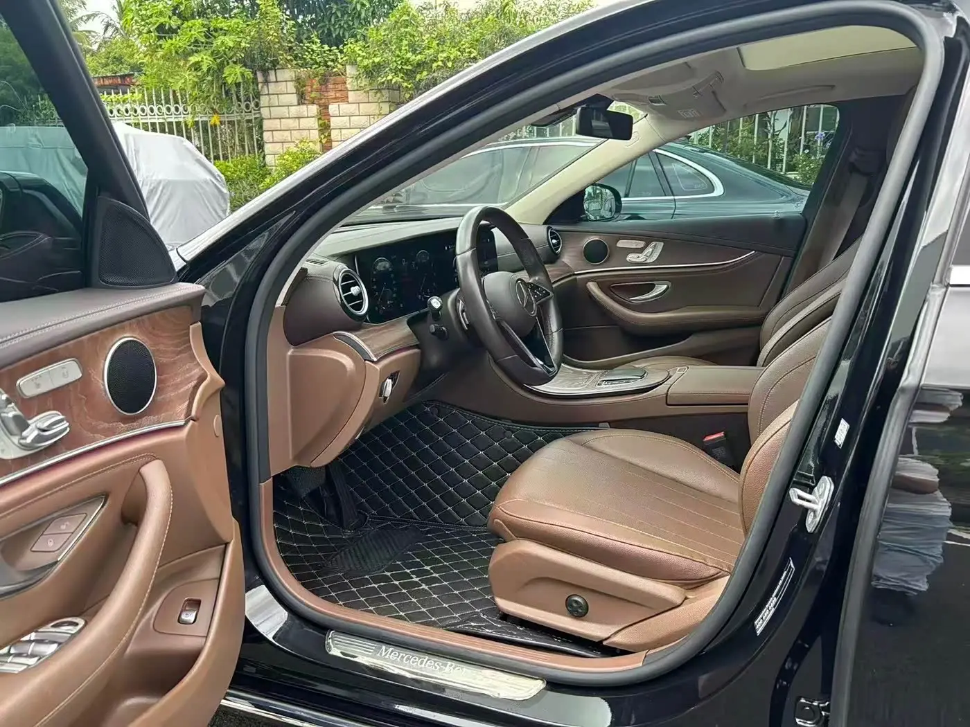 Mercedes-Benz E-Class 2023 — Фото 4/9