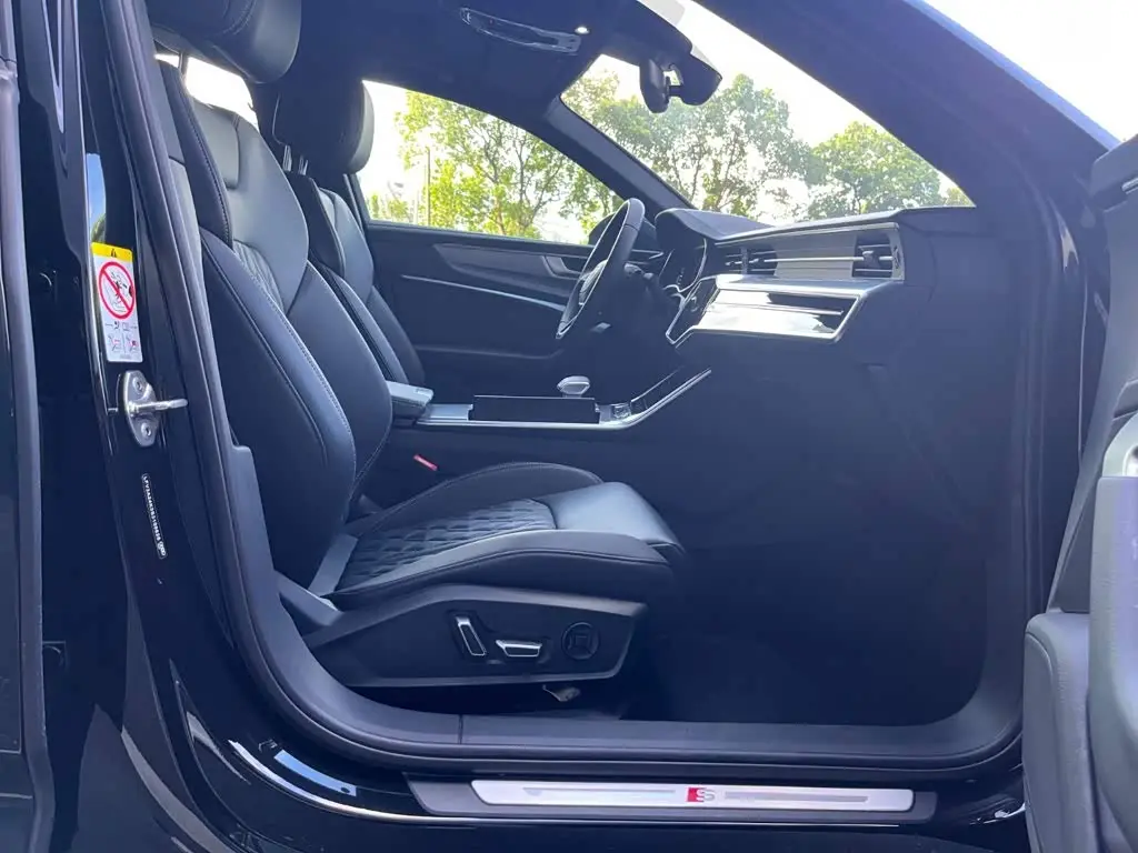 Audi A6L 2025 — Photo 9/17