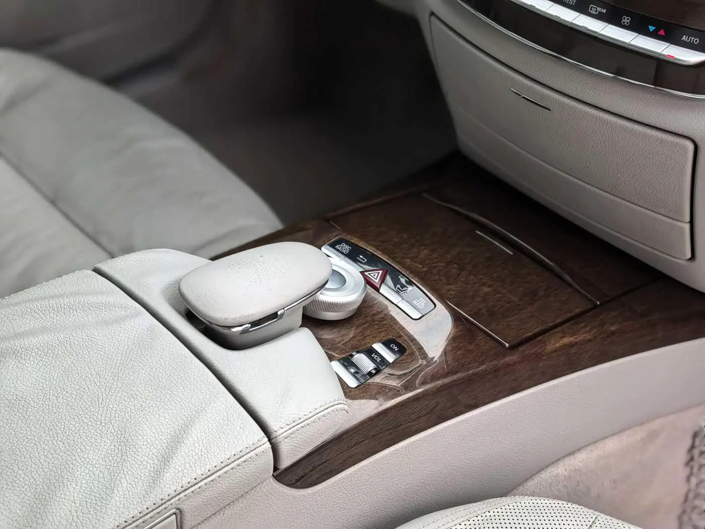 Mercedes-Benz S-Class 2012 — Photo 18/20