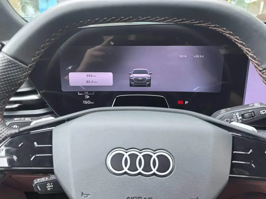 Audi Q5L 2025 — Photo 6/17