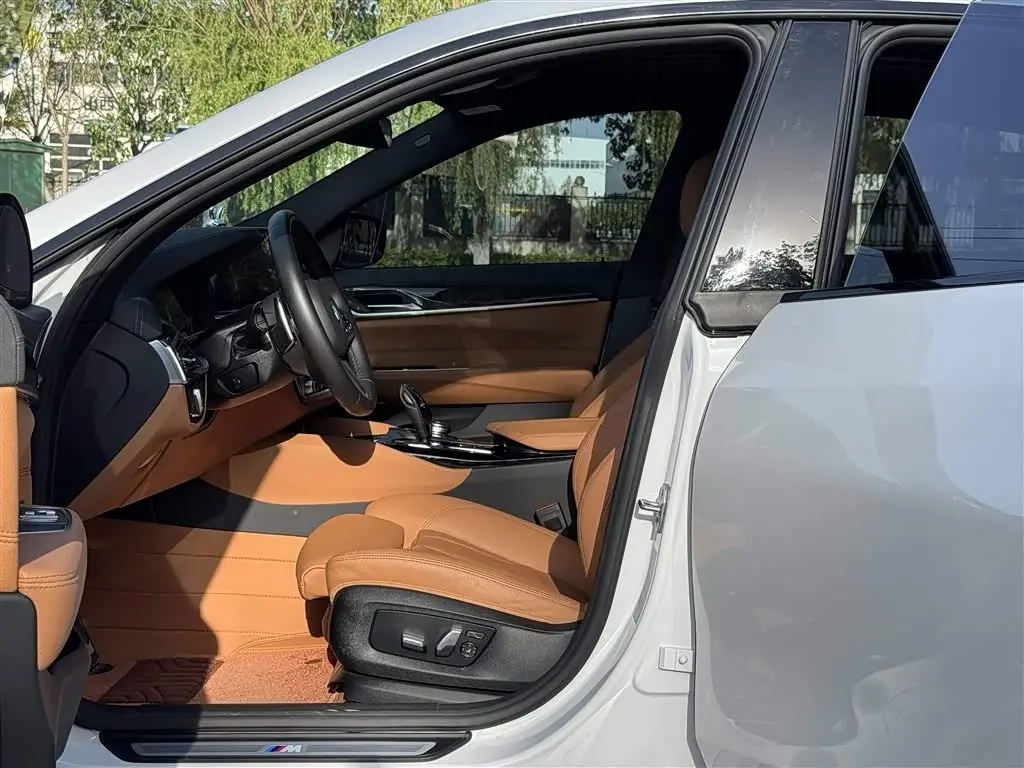 BMW 6 Series GT 2025 — Photo 6/18