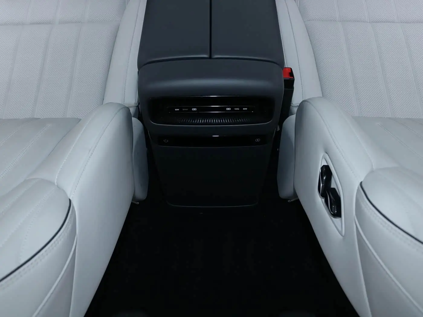 Voyah Auto Voyah Dreamer 2024 — Photo 17/20
