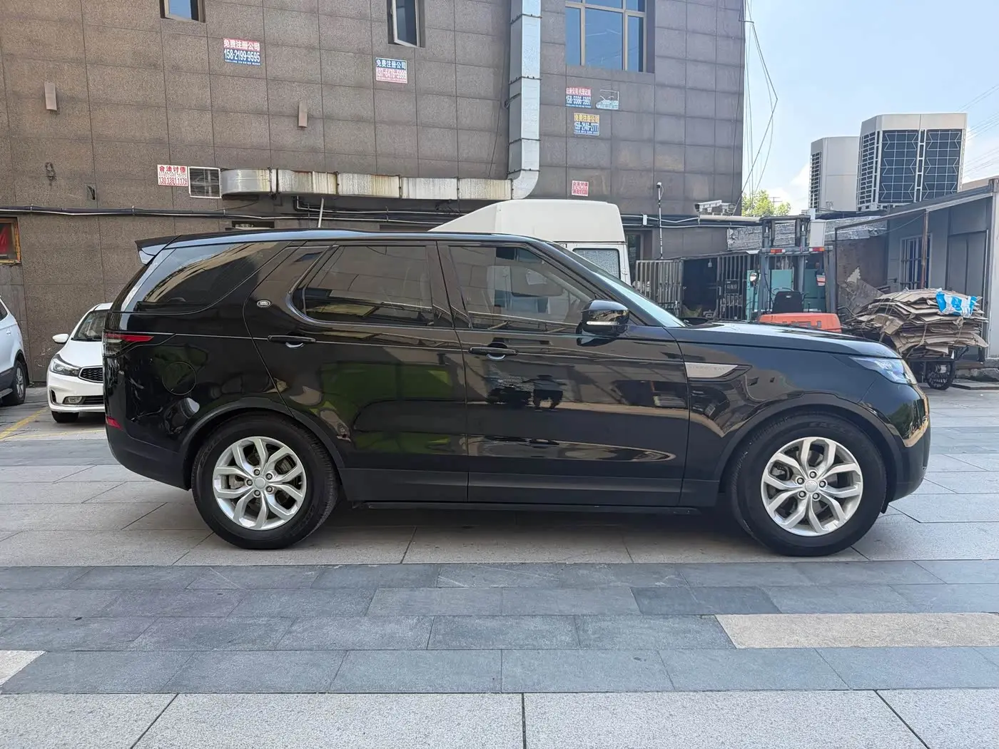 Land Rover Discovery 2018 — Photo 4/18