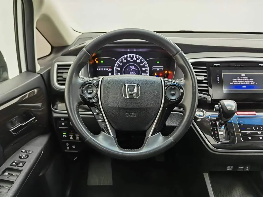 Honda Odyssey 2018 — Фото 11/20