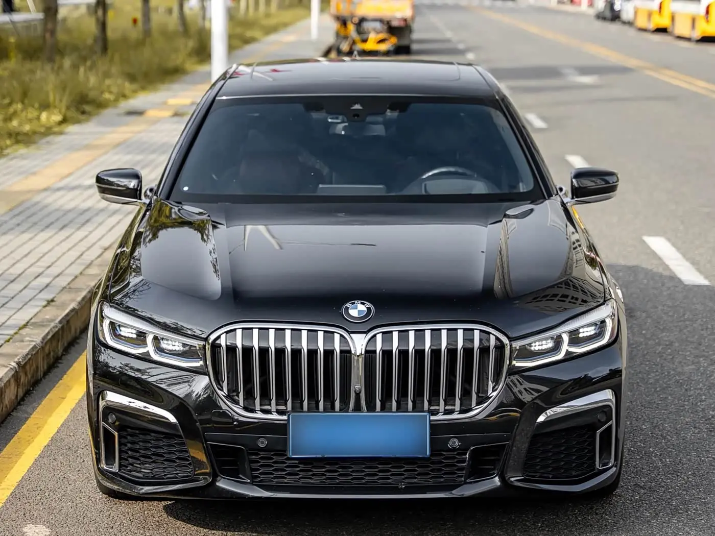 BMW 7 Series 2020 — Photo 2/19