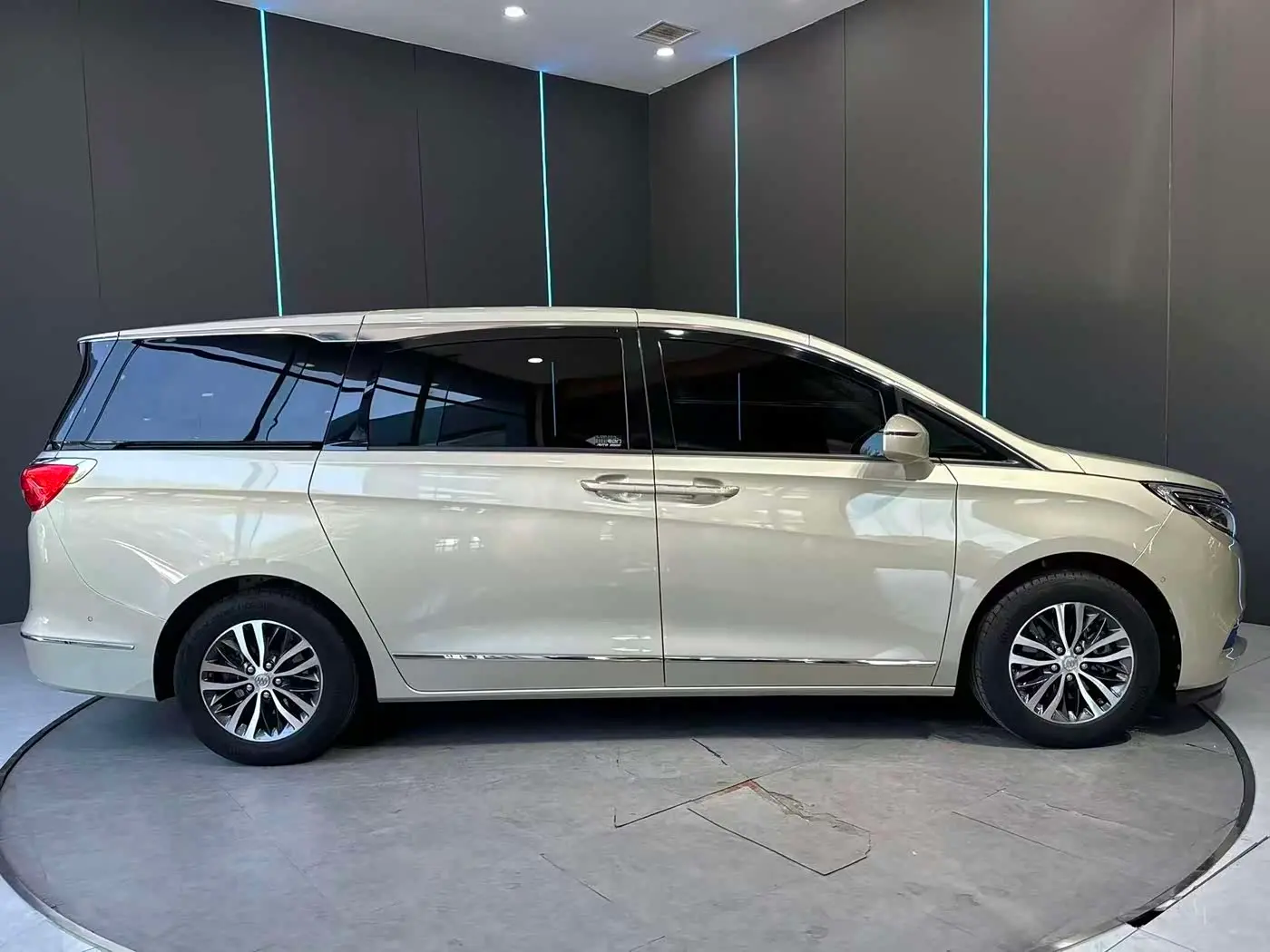 Buick GL8 2019 — Şəkil 4/12