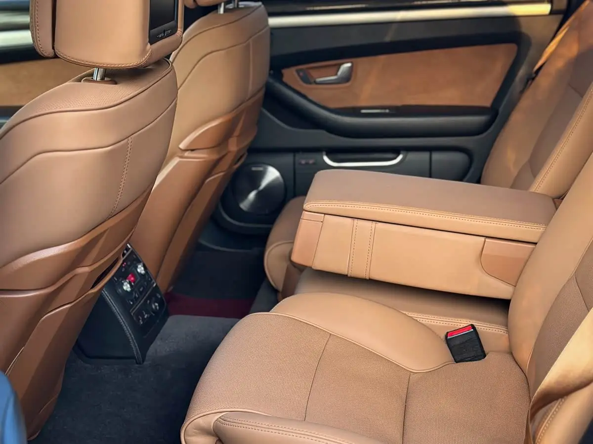 Audi S8 2008 — Şəkil 11/14