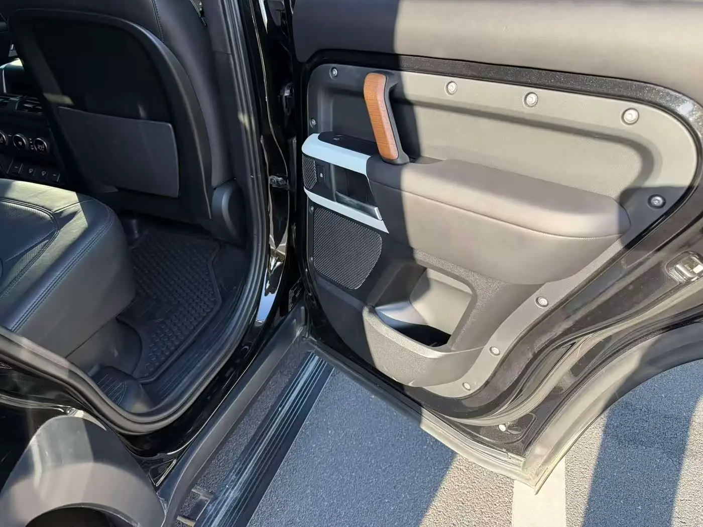 Land Rover Defender 2021 — Фото 13/20
