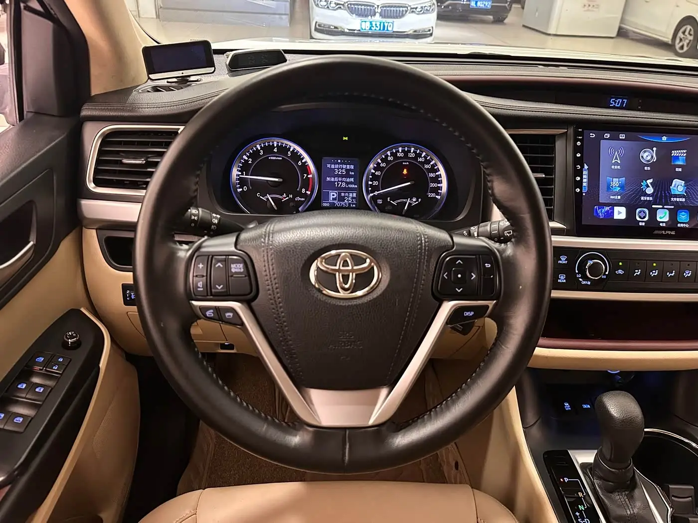 Toyota Highlander 2016 — Photo 15/17