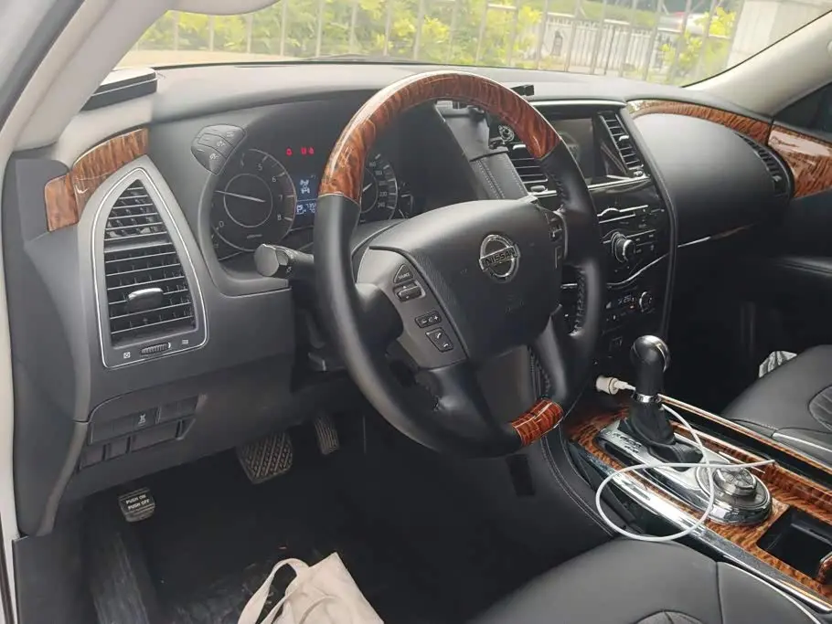 Nissan Patrol 2019 — Photo 12/16