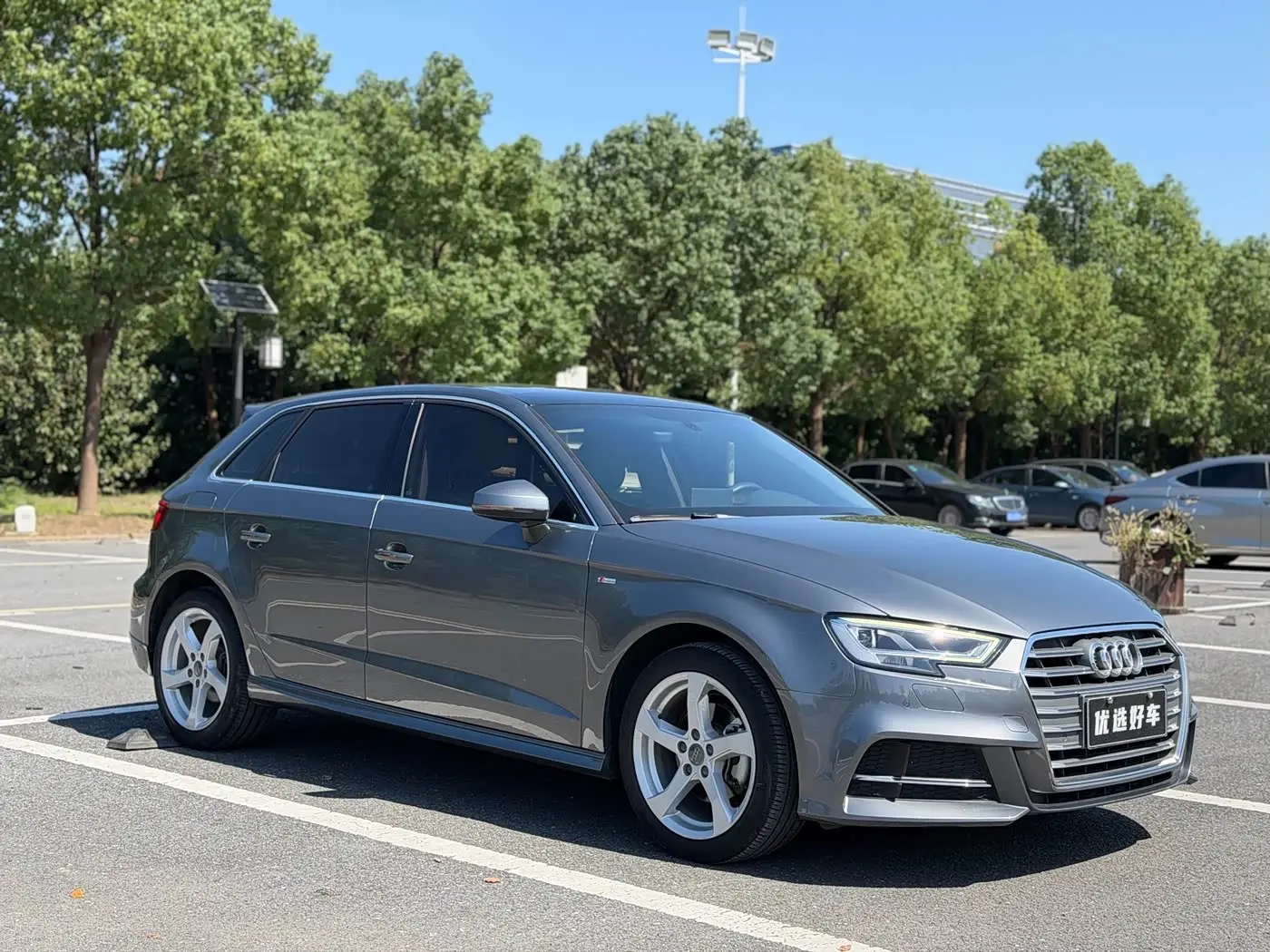 Audi A3 2020 — Фото 2/12