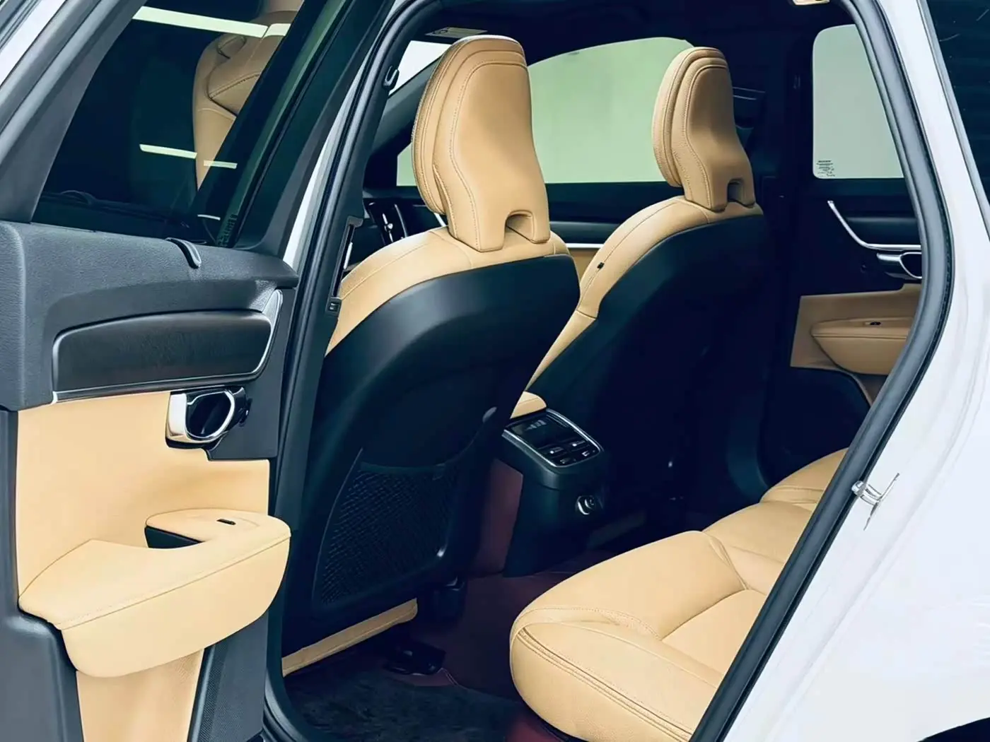 Volvo V90 2018 — Photo 10/20