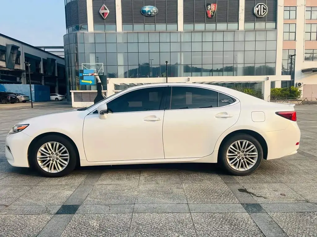 Lexus ES 2017 — Фото 10/12