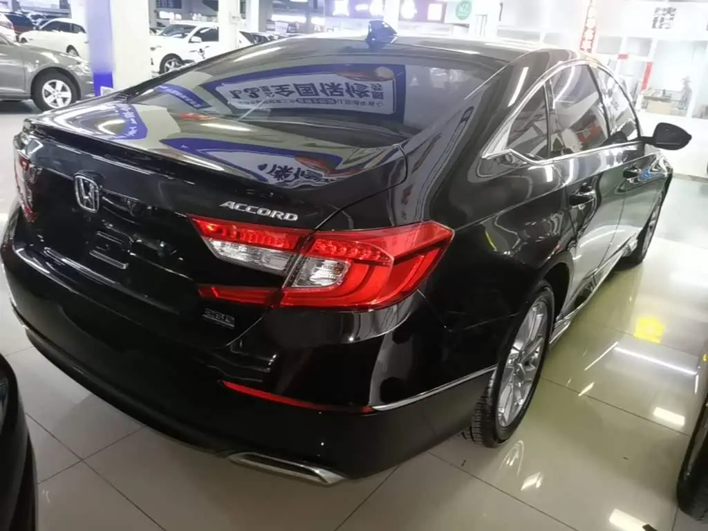 Honda Accord 2019 — Photo 7/20
