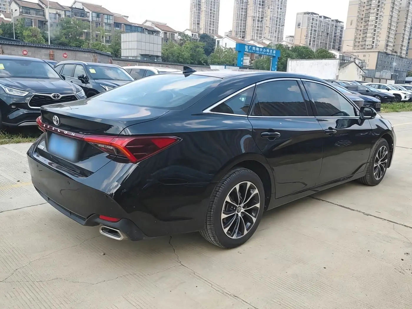 Toyota Avalon 2023 — Фото 9/10
