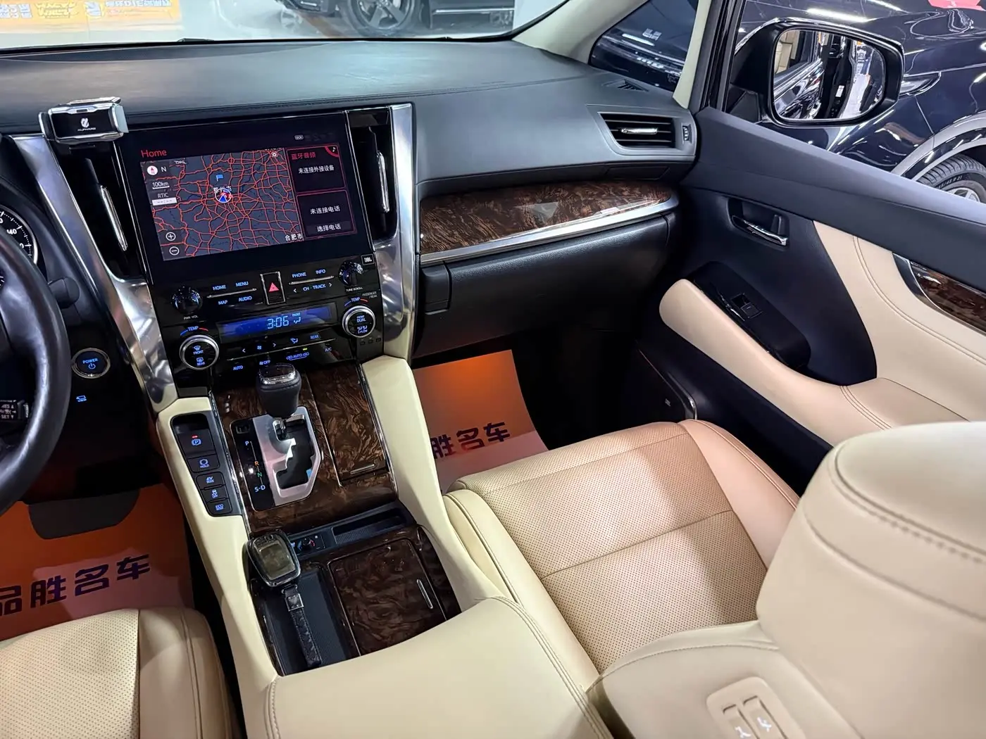 Toyota Alphard 2022 — Photo 13/19