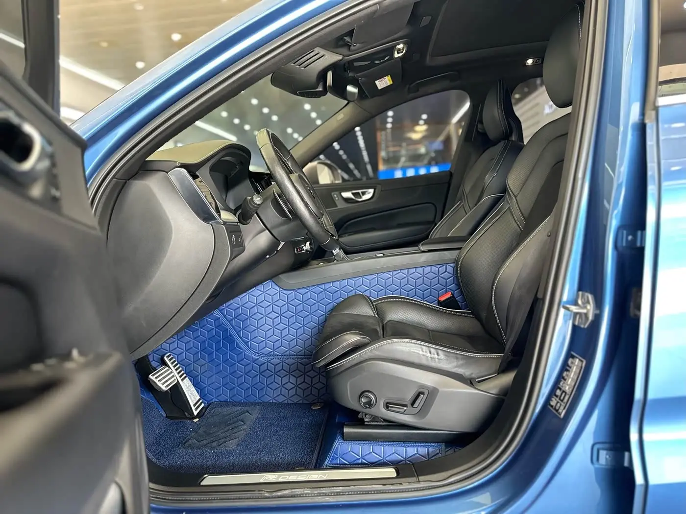 Volvo XC60 2018 — Фото 10/17