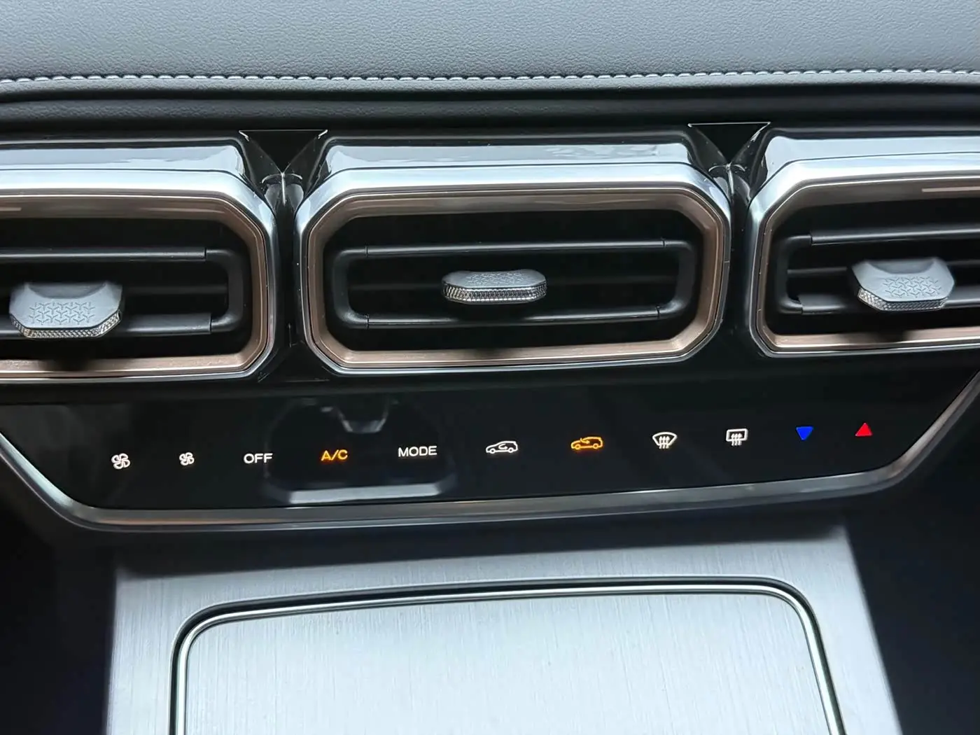 Jetour X70 PLUS 2023 — Photo 10/20