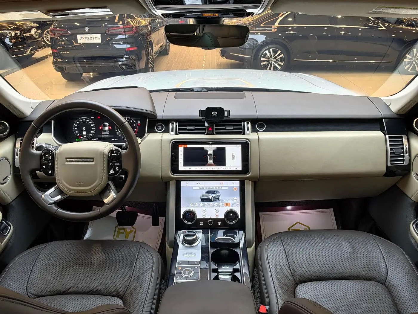 Land Rover Range Rover 2019 — Photo 16/20