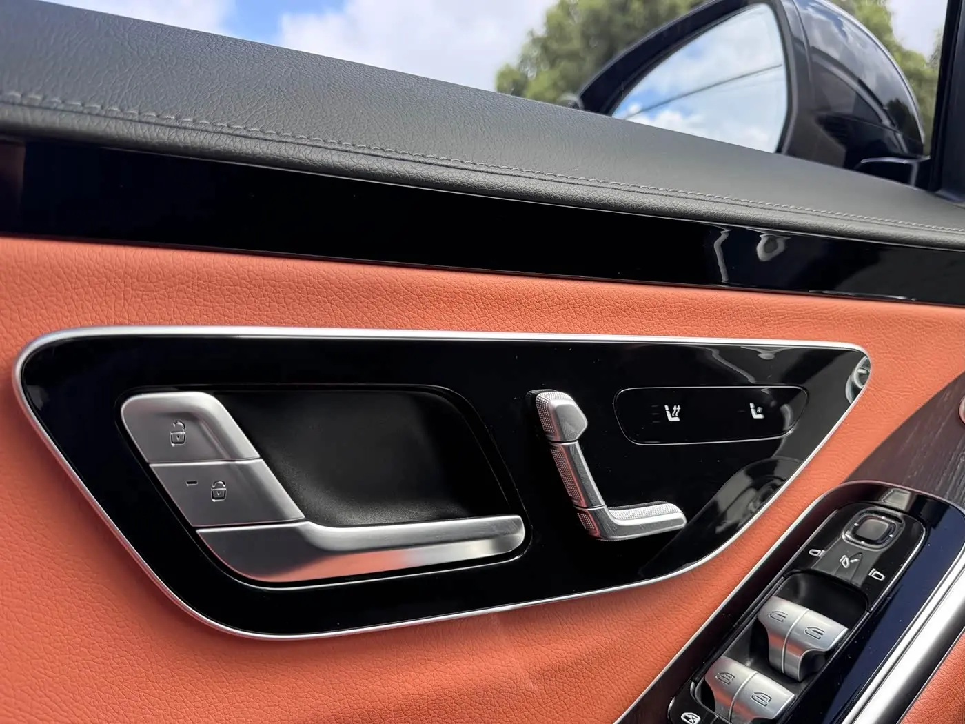 Mercedes-Benz S-Class 2024 — Photo 15/16