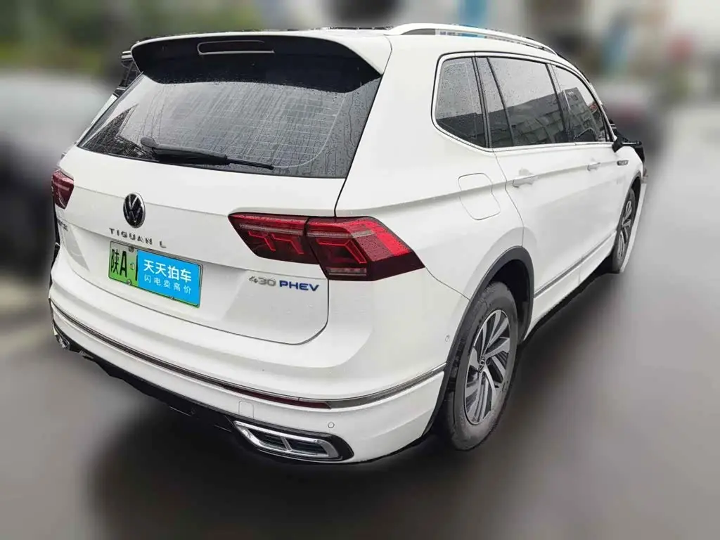 Volkswagen Tiguan L PHEV 2024 — Photo 2/13